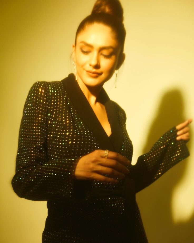 Mrunal Thakur's Magnetic Style In Tailored Pantsuits; Bold Eyeliner Looks Jaw-Dropping 754143