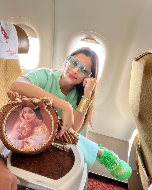 Nyra Banerjee flaunts her customized bag, rocks in latest airport look 761912