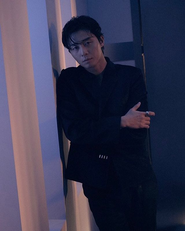 Park Seo-joon Making Fans Go Swallala In Black Suit And Monochrome Light; Check Out 759829