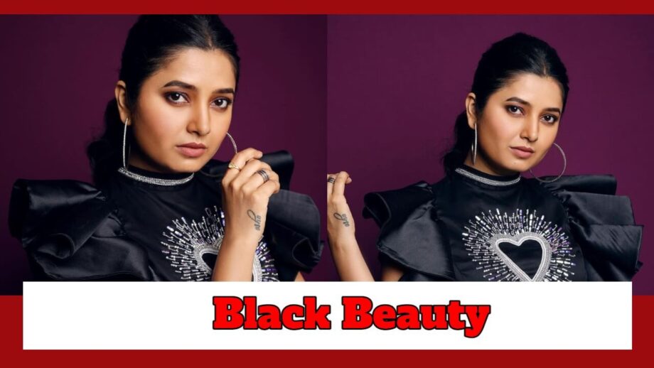 Prajaktta Mali Is The Shining Black Beauty In This Outfit; Check Here 761950