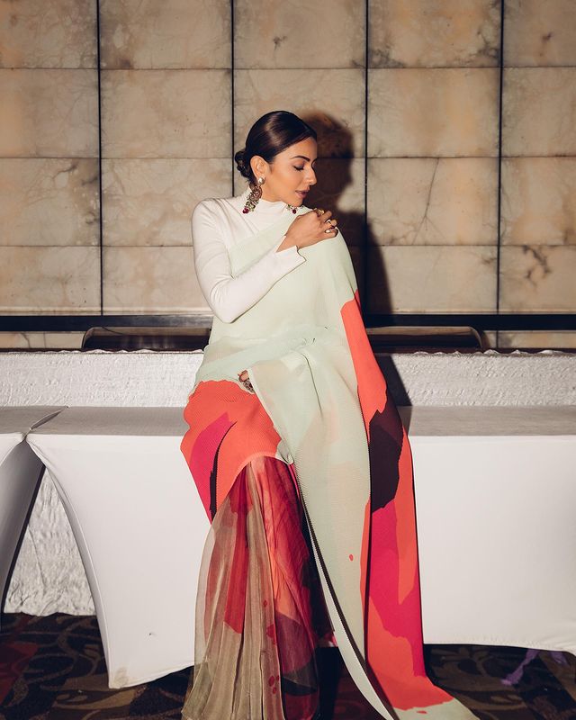 Rakul Preet Singh exudes elegance and power in the latest saree look 763568