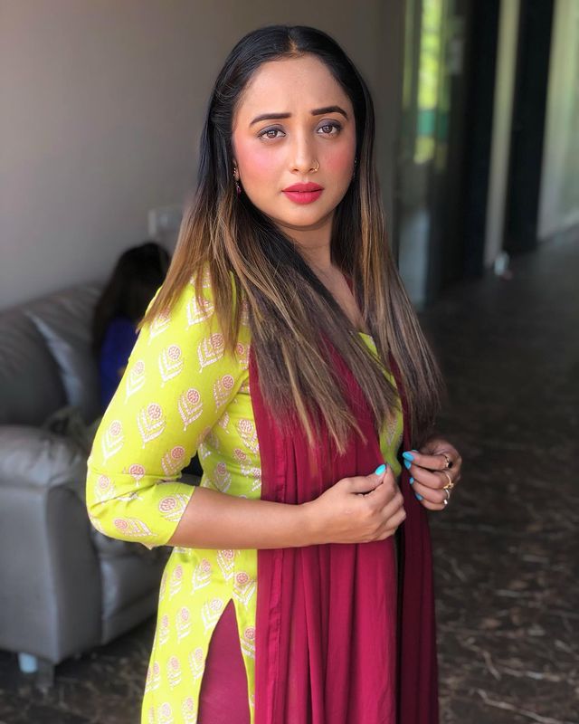Rani Chatterjee Wishes Lohri In Yellow And Maroon Salwar Suit; See Pics 757337