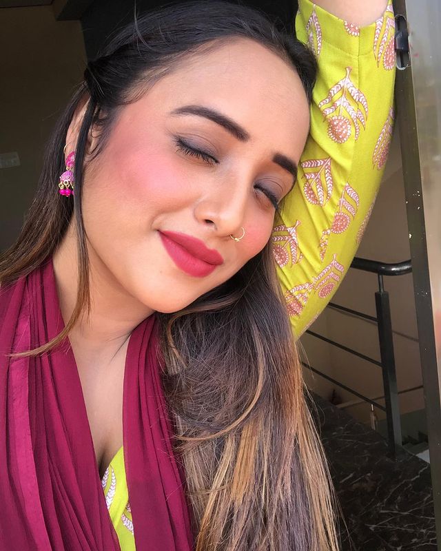 Rani Chatterjee Wishes Lohri In Yellow And Maroon Salwar Suit; See Pics 757338