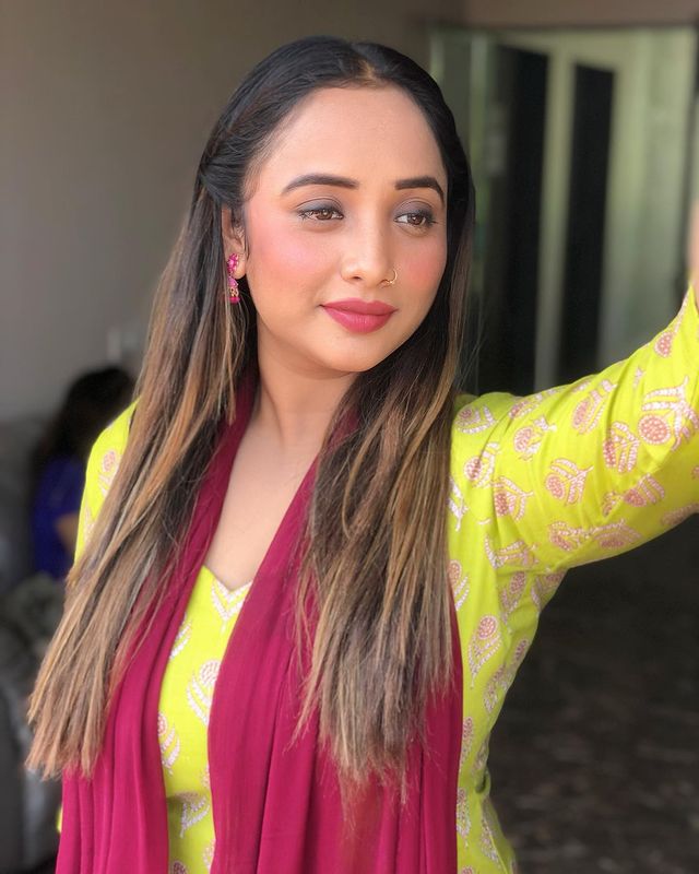 Rani Chatterjee Wishes Lohri In Yellow And Maroon Salwar Suit; See Pics 757336