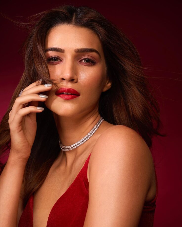 Red Is Clearly The Hottest Actress' Attire In Bollywood, Check Out Huma Qureshi, Janhvi Kapoor, And More 765127