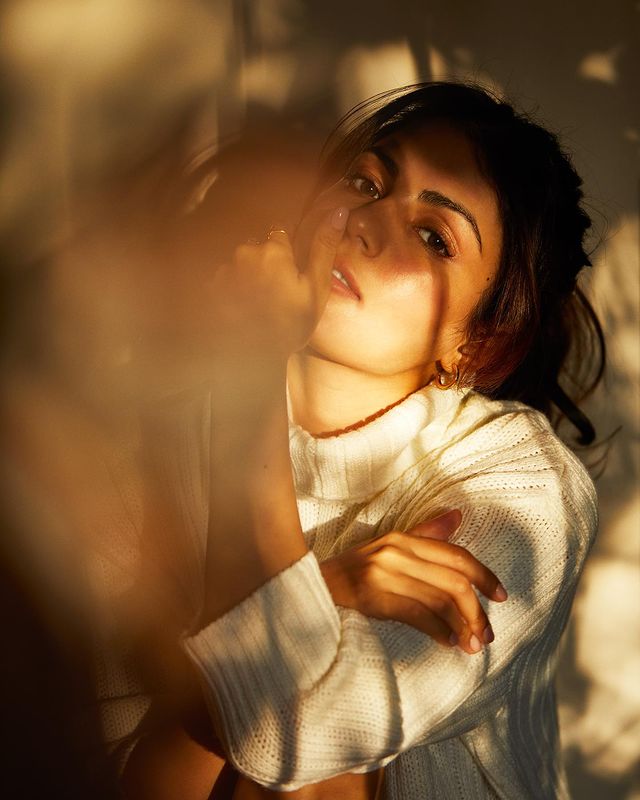 Rhea Chakraborty Gives Winter Vibes In White Turtle Neck Top, Check Photos 761897