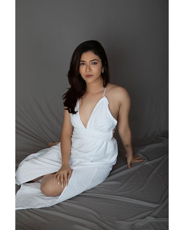 Ridhima Pandit Goes Girly In White Outfits; See Pics 763764