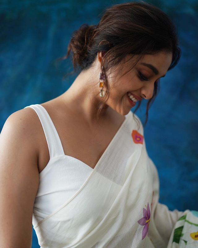 Samantha Ruth Prabhu To Mrunal Thakur: 5 Ways To Style White Sarees 761510