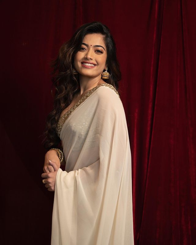 Samantha Ruth Prabhu To Mrunal Thakur: 5 Ways To Style White Sarees 761508