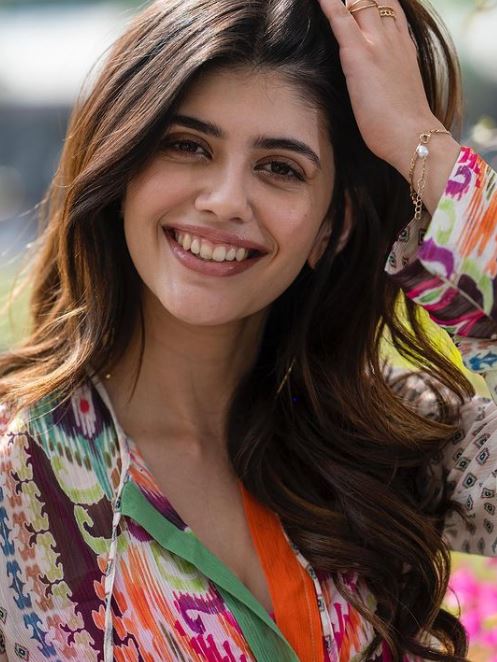 Sanjana Sanghi Mesmerizes Fans With Her Hearty Laugh; Check Here 760274