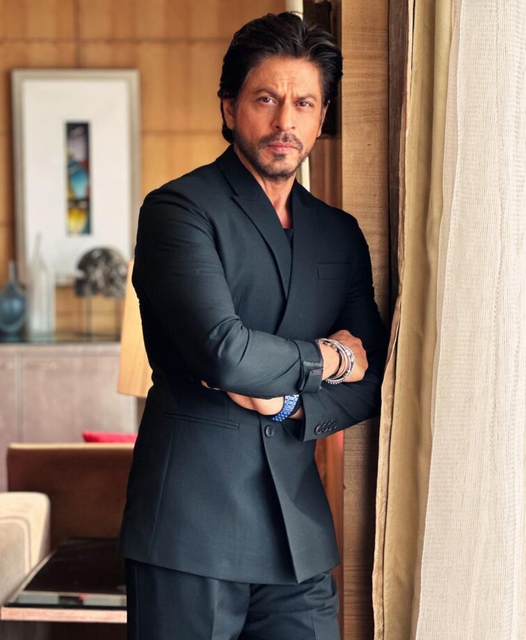 Shah Rukh Khan's rockstar 'Pathaan' style in black is fashion goals |  IWMBuzz