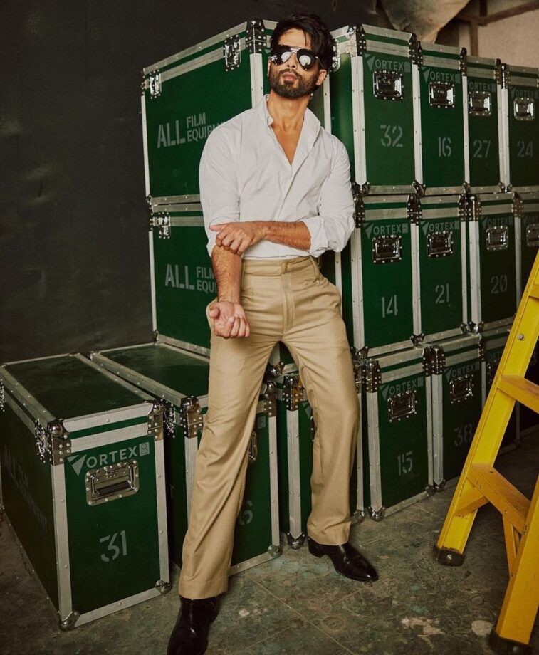 Shahid Kapoor Shows Us How To Suit Up Right In Dark Khaki Blazer And Pant Outfit 758872