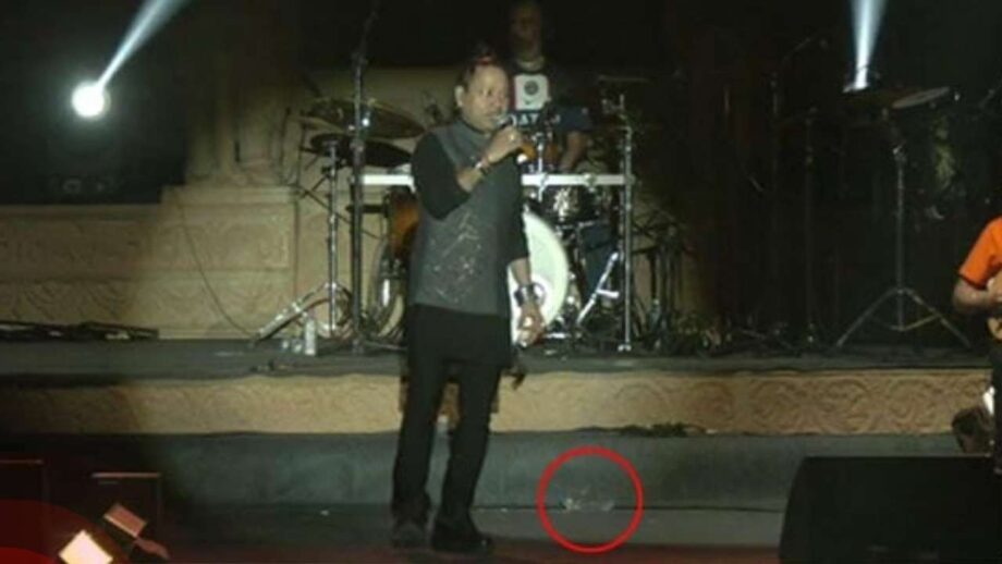 Shocking Video: Bottle thrown at singer Kailash Kher during show in Karnataka, check out 764319