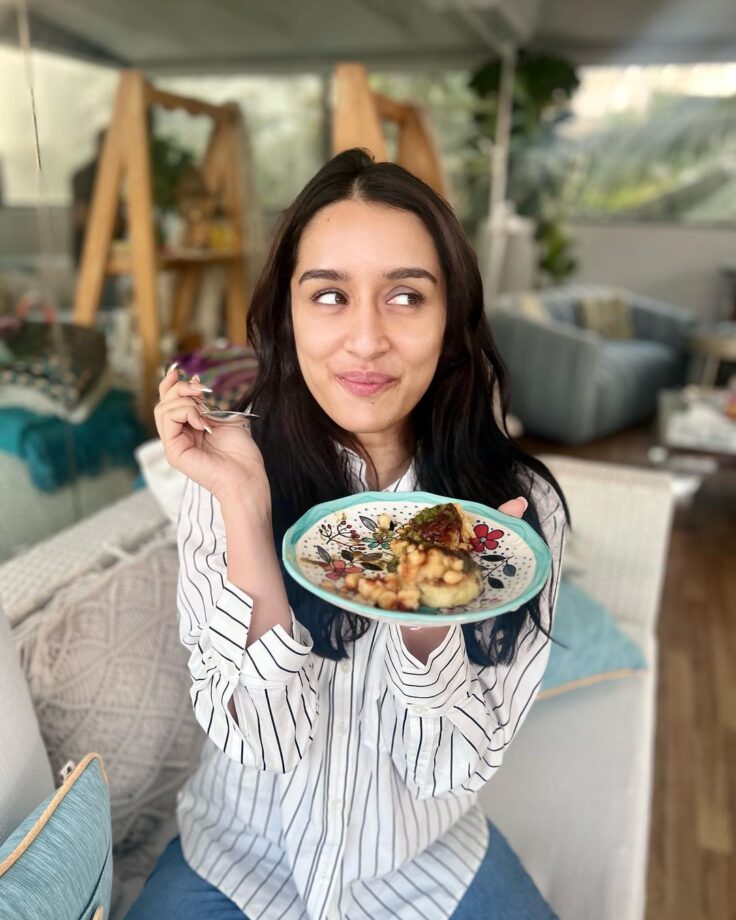 Shraddha Kapoor Shows Her Love For Indian Street Food, She Binges On Pani Puri And Ragda Pattice 758669