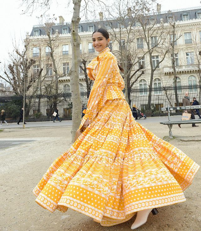 Sonam Kapoor's Head-Turning Appearances In Unique Outfits 754434