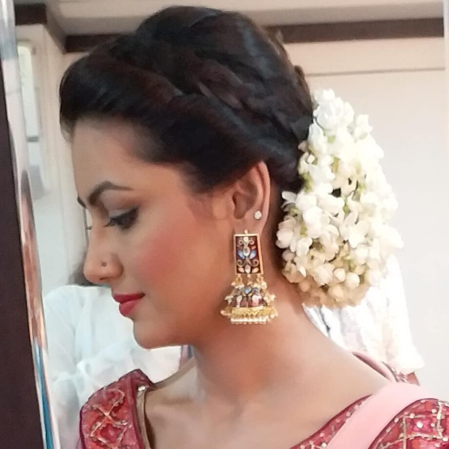 Sriti Jha Or Hina Khan: Whose Hairstyle Is Perfect For Sangeet? | IWMBuzz