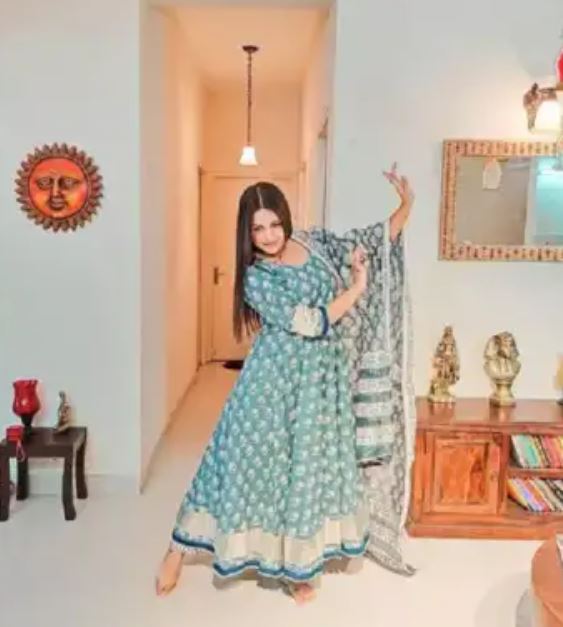 Take A Glimpse Into Himanshi Khurana's Magnificent House In Punjab 764514