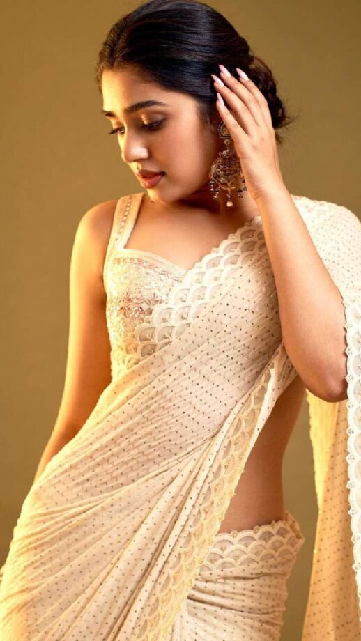 Telugu actress Krithi Shetty is goddess in sarees, see pics 759210