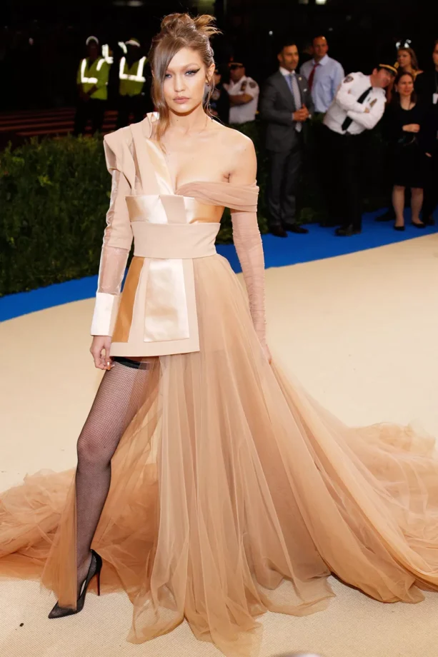 Throwback: Gigi Hadid's Red Carpet Fashion Favorites 761988