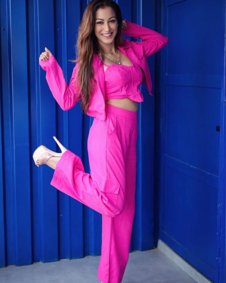 TMKOC'S Sunayana Fozdar is cuteness personified in pink outfit, check out 763279