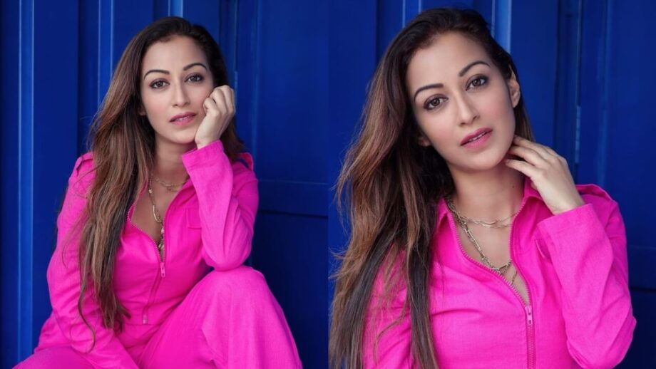 TMKOC'S Sunayana Fozdar is cuteness personified in pink outfit, check out 763281