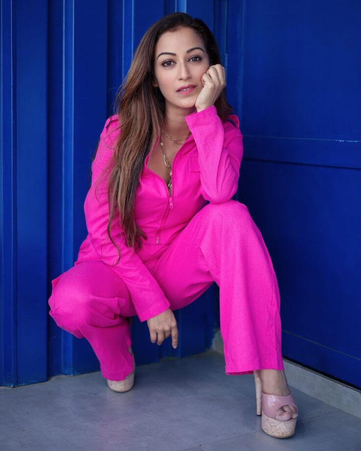 TMKOC'S Sunayana Fozdar is cuteness personified in pink outfit, check out 763278