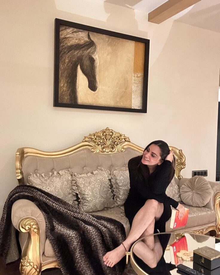 Viral: Shraddha Arya's sensuous couch moment is special 765313