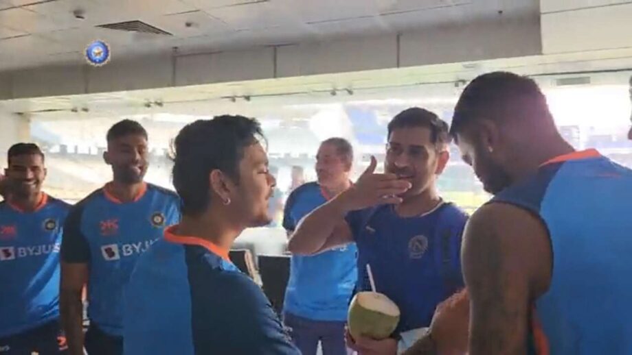 Watch: MS Dhoni meets Indian cricket team in Ranchi, inside video goes viral 762875