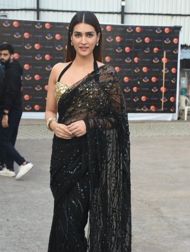What Do You Think Of Kriti Sanon's Portrayal Of A Golden Girl In A Sequined Saree By Dilnaz Karbhary? 765159