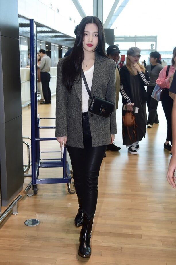 5 Times Red Velvet Joy Was the Monarch of Aesthetic Airport Fashion 775003
