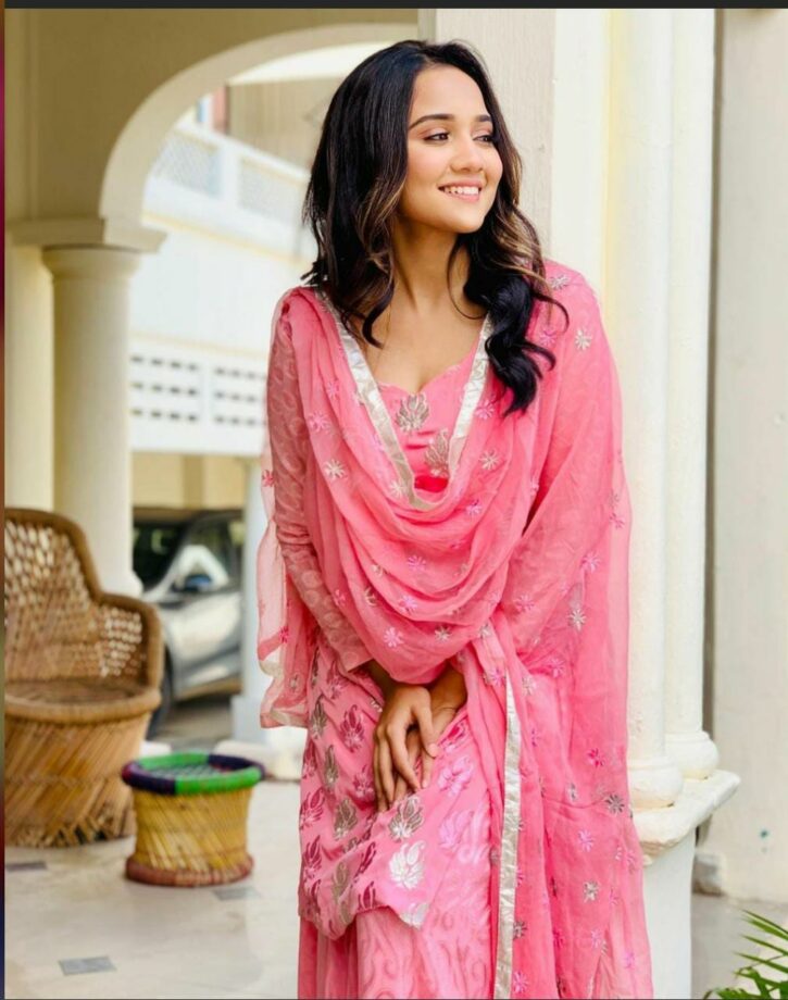 Aditi Bhatia VS Ashi Singh: Who's Gorgeous In Pink Dress? 771965