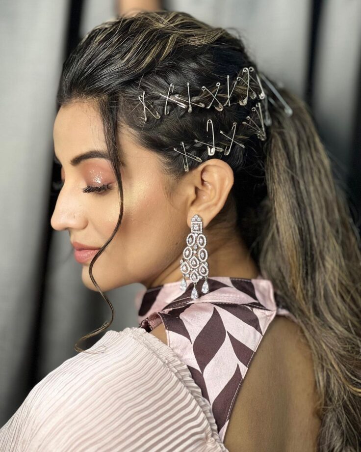 Akshara Singh does unique “safety pin” hairstyle, netizens say “second Urfi” 774310