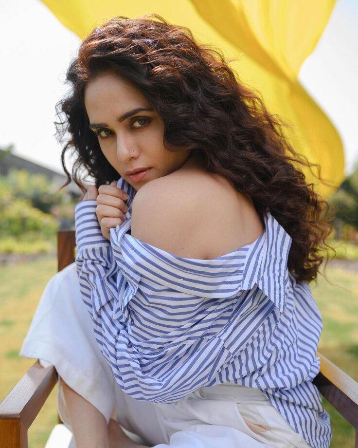 Amruta Khanvilkar Looks Ravishing In A White And Blue Striped Shirt With Beige Pants, Check Now! 771271