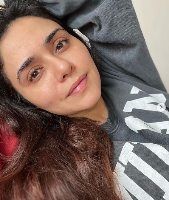 Amruta Khanvilkar Poses In The Best Of A Casual Look; Check Here 765609