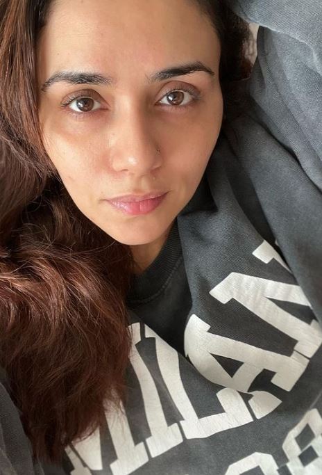 Amruta Khanvilkar Poses In The Best Of A Casual Look; Check Here 765608