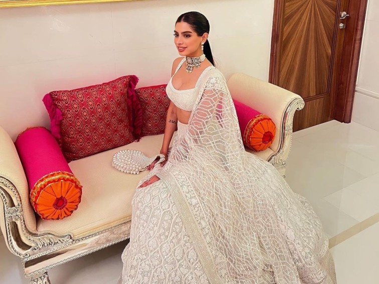 Ananya Panday To Katrina Kaif: Bollywood Celebrities Dressed In Ivory Outfits, See Pics 774497