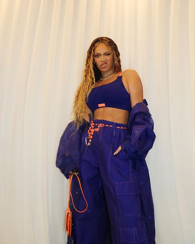 Beyonce brings out the chic in blue casual co-ord 769341