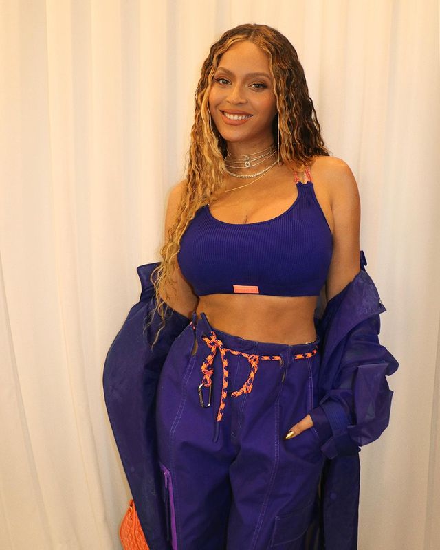 Beyonce brings out the chic in blue casual co-ord 769342