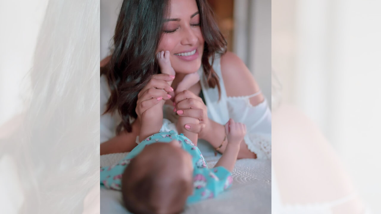 Bipasha Basu Drops An Adorable Pic With Her Daughter Devi, See Beautiful Moment 767539