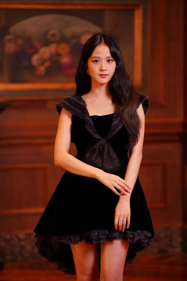 Blackpink's Jisso and her most sensational killer looks in black outfits 773157