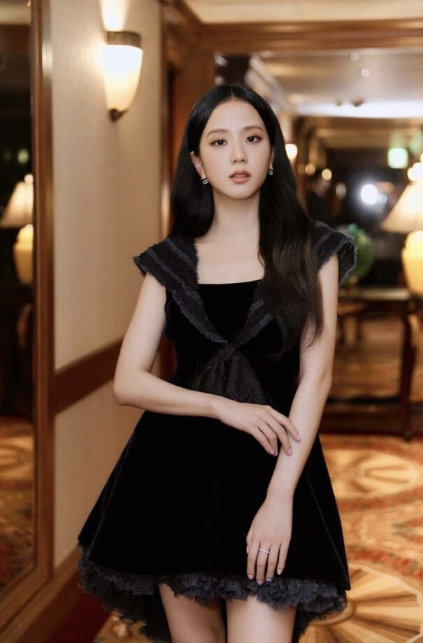 Blackpink's Jisso and her most sensational killer looks in black outfits 773160