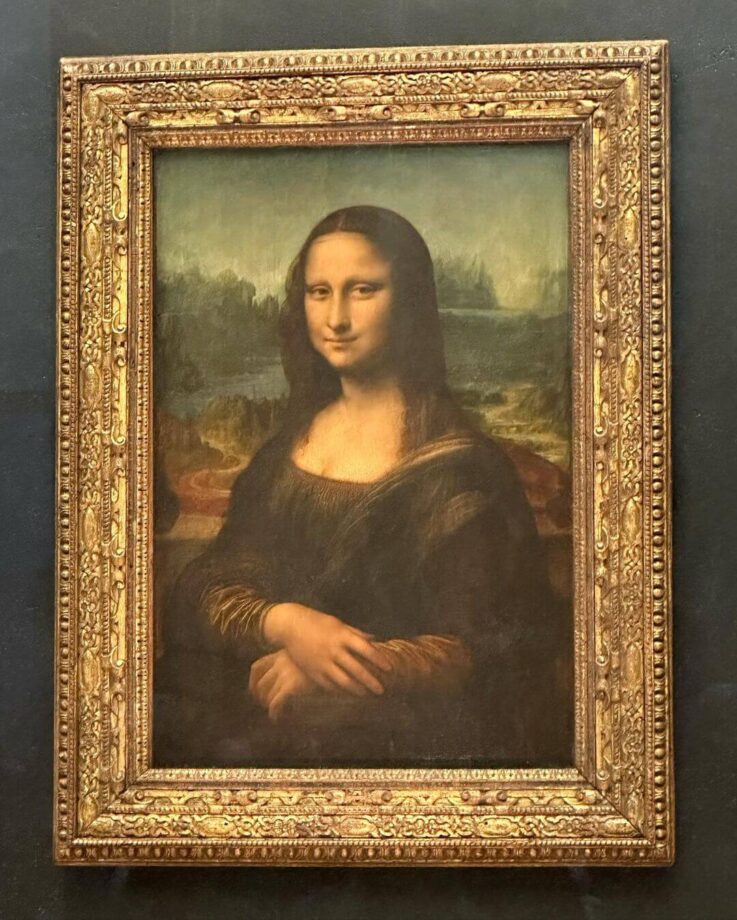 Blackpink's Lisa Shares A Few Series Of Pictures From Louvre Museum, See Pics 773254