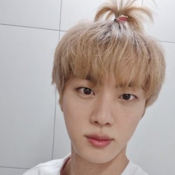 BTS Jin's Adorable Pictures For Fans; Check Out 769481
