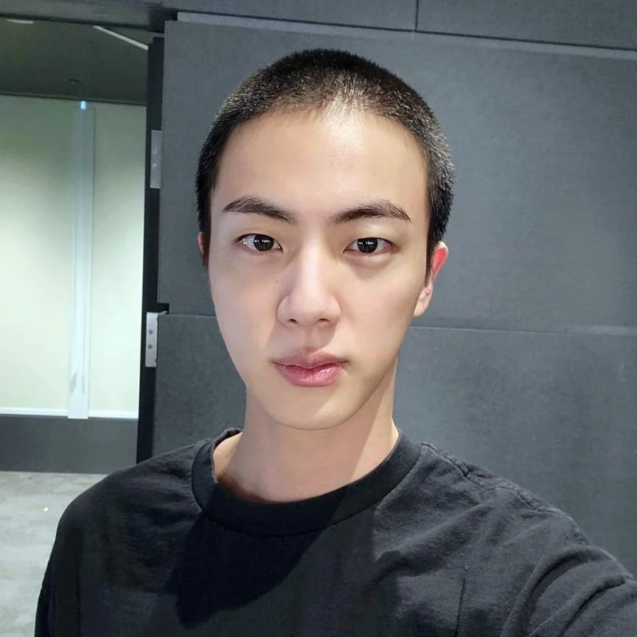 BTS Jin's Adorable Pictures For Fans; Check Out 769483