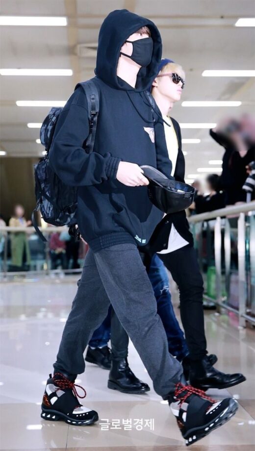 BTS Jungkook’s airport fashion timeline, see pics 776425