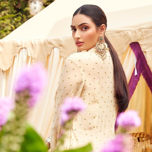 Check Out: Athiya Shetty Looks Ethereal In A Ivory Mukaish Work Lehenga 777123