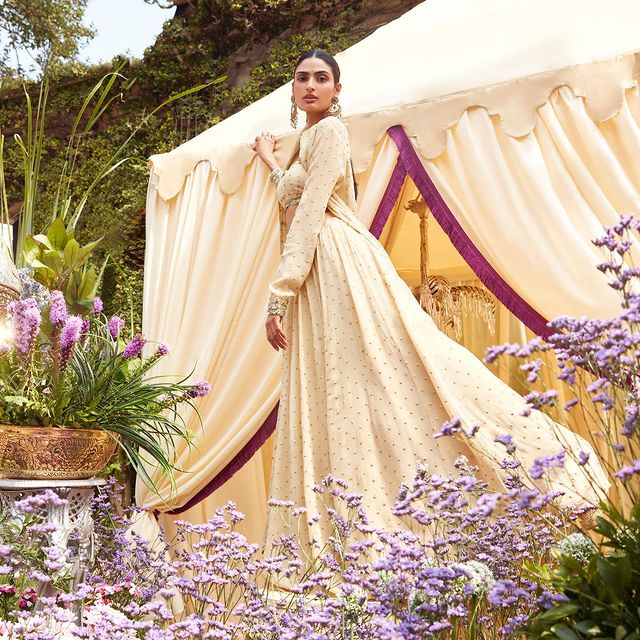 Check Out: Athiya Shetty Looks Ethereal In A Ivory Mukaish Work Lehenga 777122