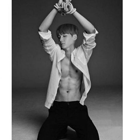 Check Out BTS Boys' Shirtless Looks 769119