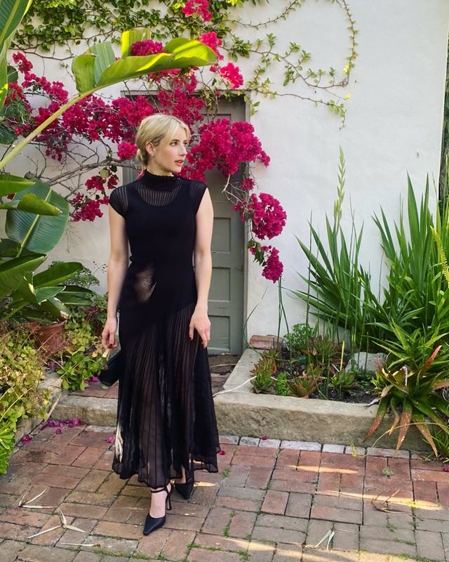 Check Out: Emma Roberts Looks Absolutely Stunning In All-Black Attire 778362