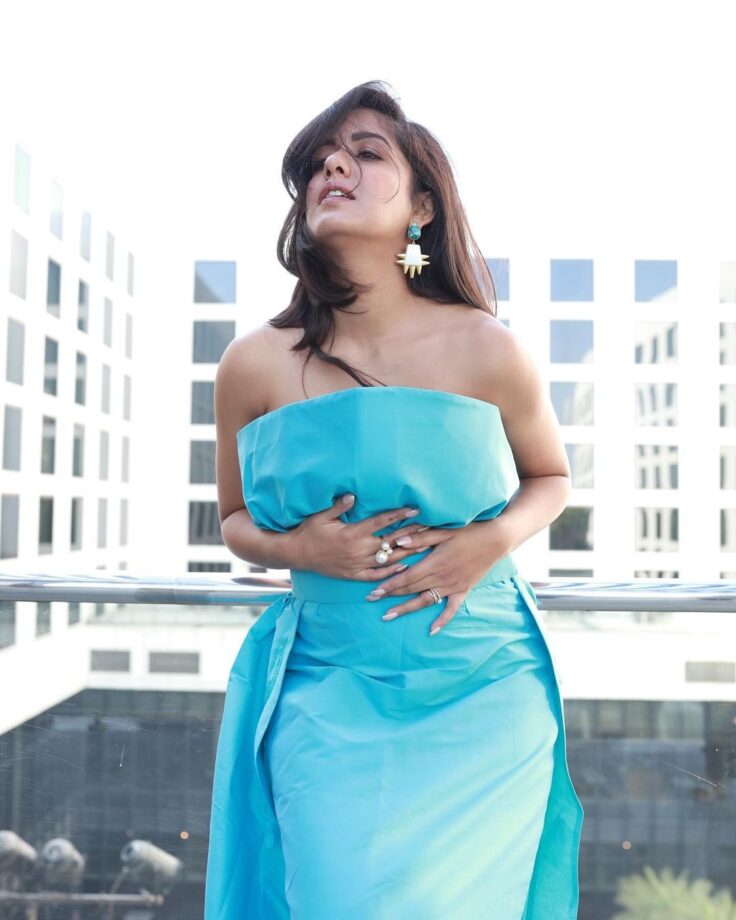 Check Out: Ishita Dutta Shows Her Elegance Beauty In Blue Strapless Gown 765962
